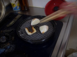 誕生餅　焼く